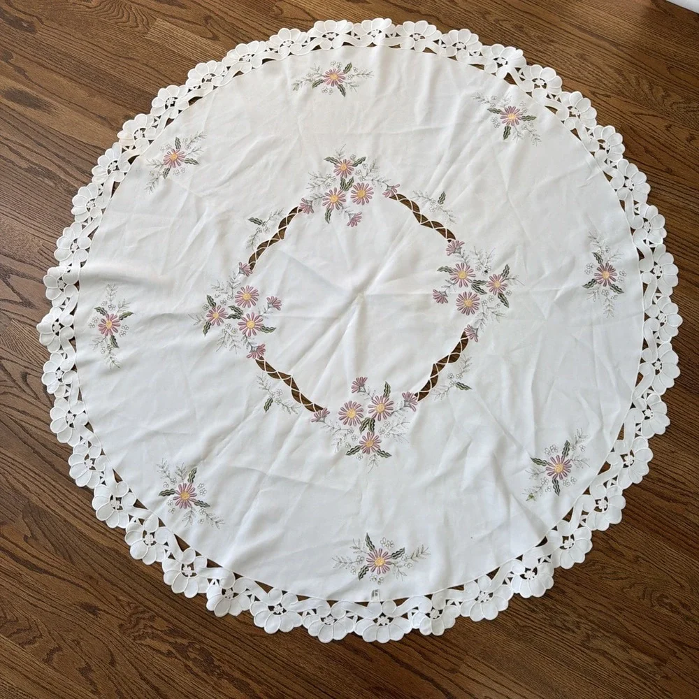 Vintage Round Table Topper Embroidered Floral Lace Doily White Cottage Decor
